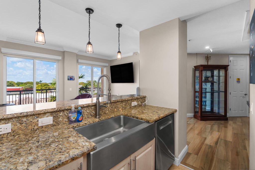 2633 NE 14th Avenue 308, Wilton Manors, FL 33334