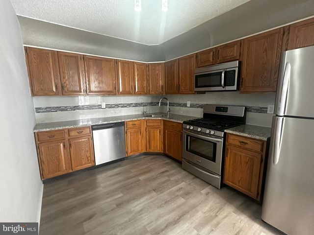 66 CHEVERNY CT, Hamilton, NJ 08619