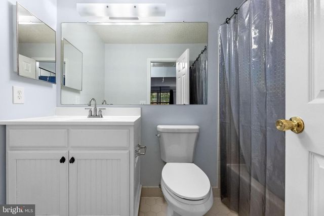 66 CHEVERNY CT, Hamilton, NJ 08619