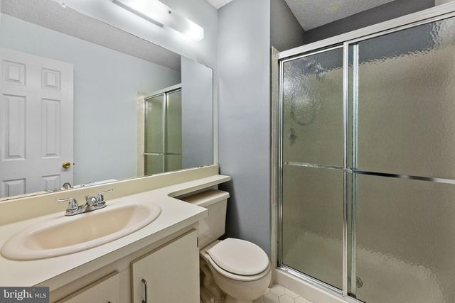 66 CHEVERNY CT, Hamilton, NJ 08619