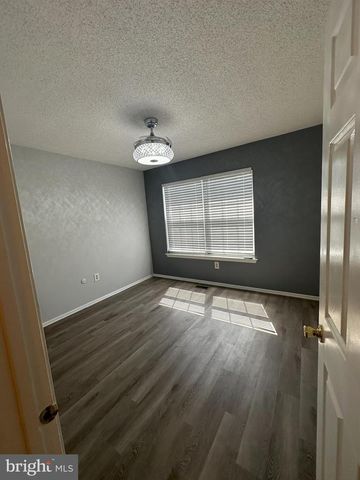 66 CHEVERNY CT, Hamilton, NJ 08619