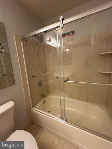 66 CHEVERNY CT, Hamilton, NJ 08619