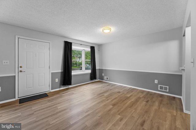 66 CHEVERNY CT, Hamilton, NJ 08619