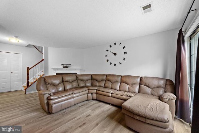 66 CHEVERNY CT, Hamilton, NJ 08619