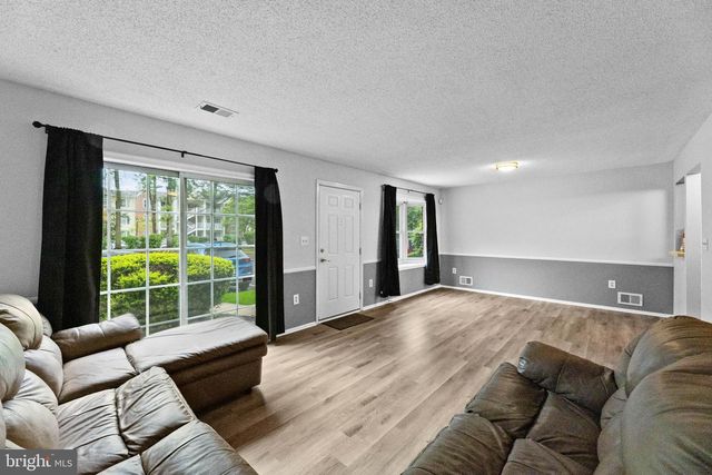 66 CHEVERNY CT, Hamilton, NJ 08619