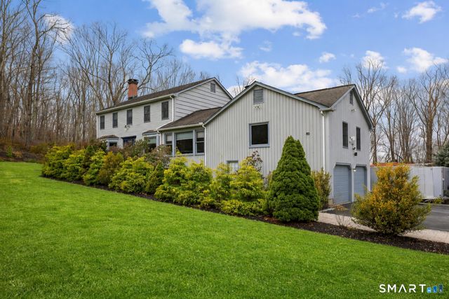 17 Abbotts Hill Road, Newtown, CT 06470