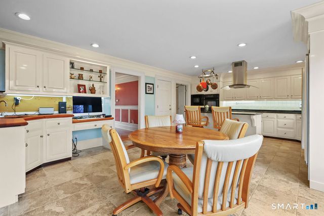 17 Abbotts Hill Road, Newtown, CT 06470