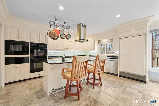 17 Abbotts Hill Road, Newtown, CT 06470