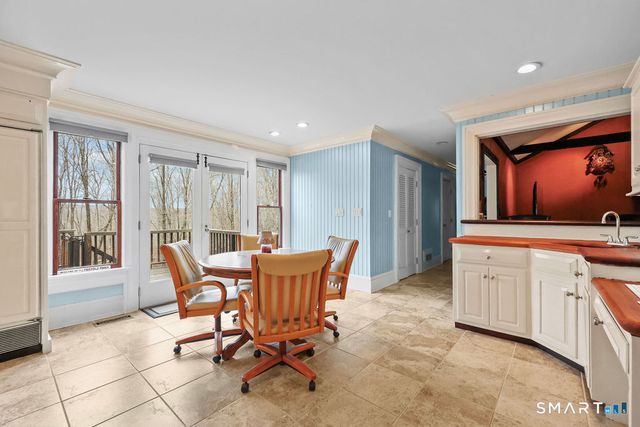 17 Abbotts Hill Road, Newtown, CT 06470