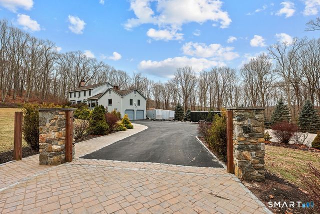 17 Abbotts Hill Road, Newtown, CT 06470