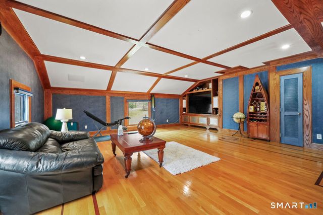 17 Abbotts Hill Road, Newtown, CT 06470