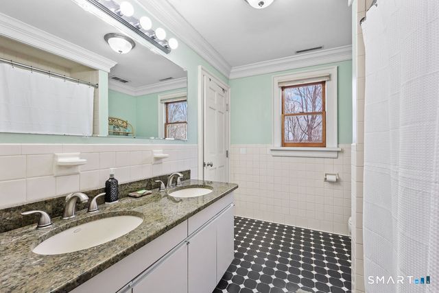 17 Abbotts Hill Road, Newtown, CT 06470