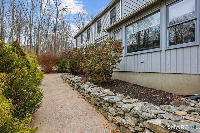 17 Abbotts Hill Road, Newtown, CT 06470