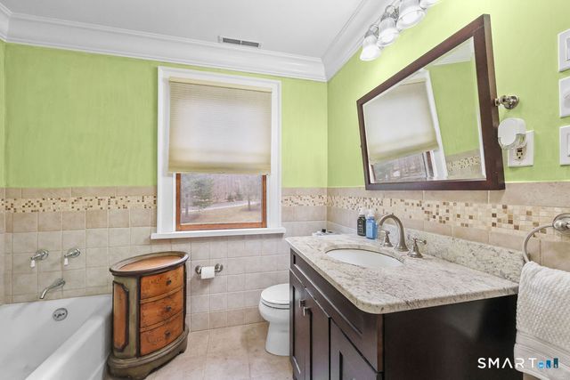 17 Abbotts Hill Road, Newtown, CT 06470