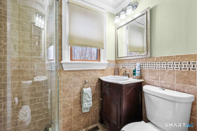 17 Abbotts Hill Road, Newtown, CT 06470