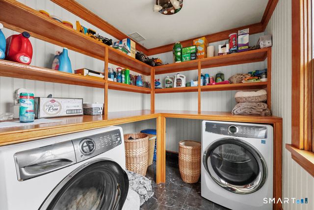 17 Abbotts Hill Road, Newtown, CT 06470