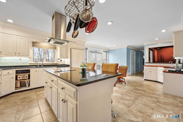 17 Abbotts Hill Road, Newtown, CT 06470