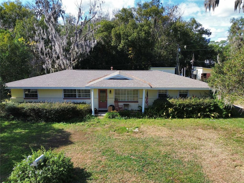 Image 1 of property listing at 1324 SE 33RD TERRACE, Ocala, FL 34471