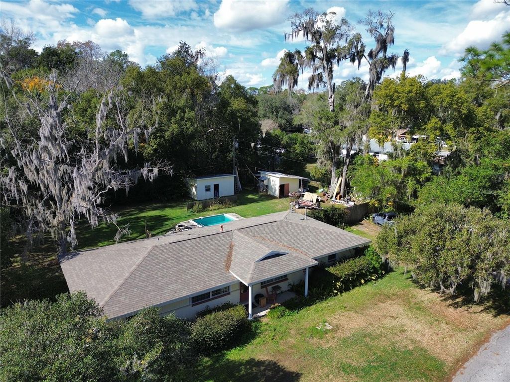 Image 3 of property listing at 1324 SE 33RD TERRACE, Ocala, FL 34471