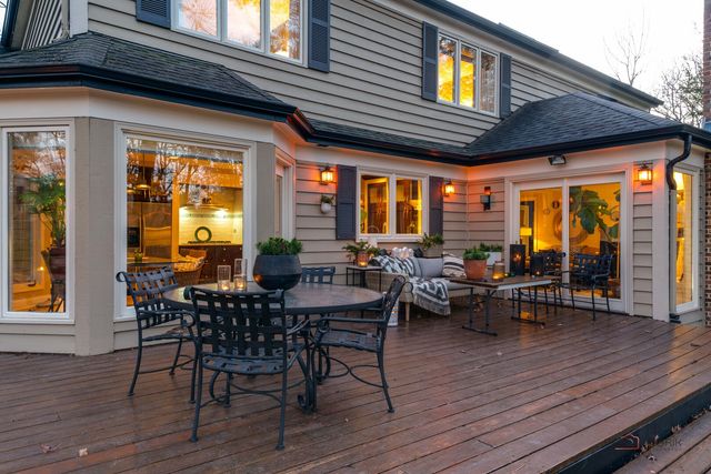 1 Astor Court, Lincolnshire, IL 60045