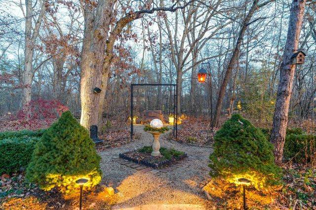 1 Astor Court, Lincolnshire, IL 60045