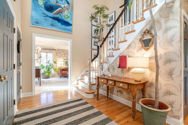 1 Astor Court, Lincolnshire, IL 60045