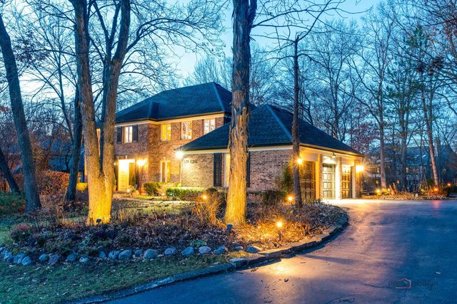 1 Astor Court, Lincolnshire, IL 60045