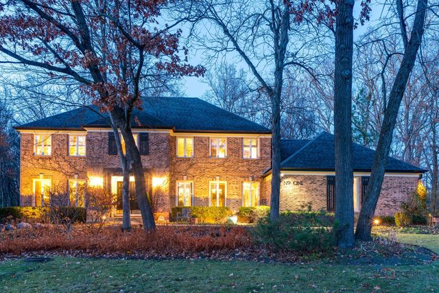 1 Astor Court, Lincolnshire, IL 60045