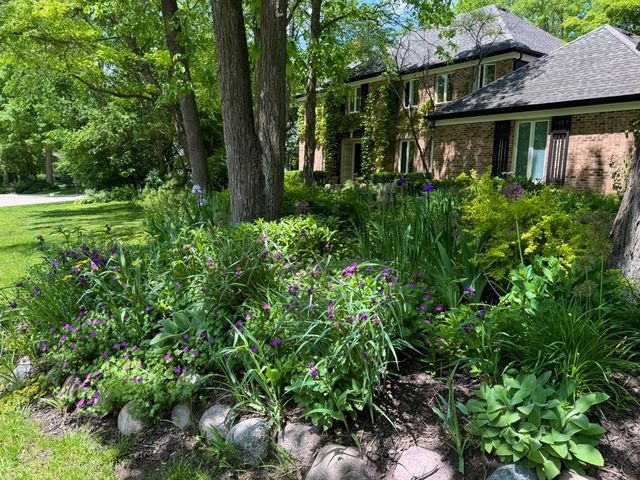 1 Astor Court, Lincolnshire, IL 60045