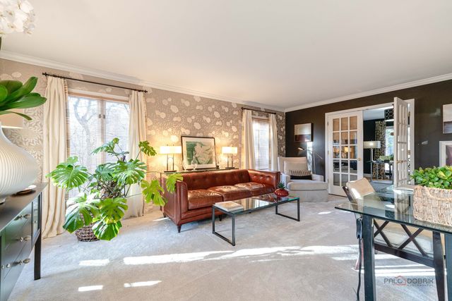 1 Astor Court, Lincolnshire, IL 60045