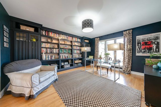 1 Astor Court, Lincolnshire, IL 60045