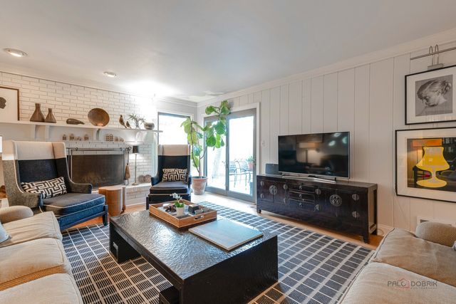 1 Astor Court, Lincolnshire, IL 60045