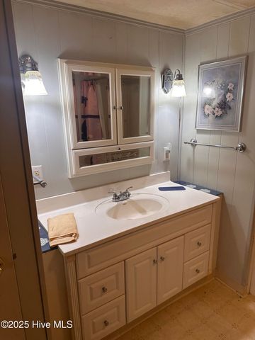 120 Youpon Drive, Hubert, NC 28539