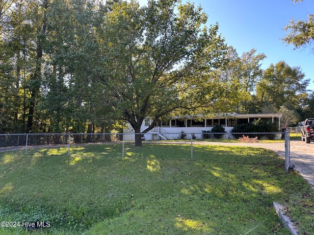 120 Youpon Drive, Hubert, NC 28539