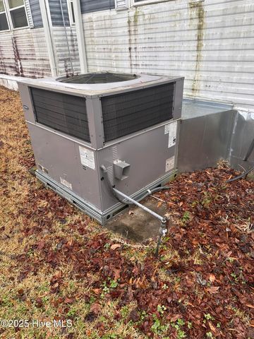 120 Youpon Drive, Hubert, NC 28539