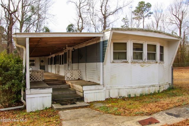 120 Youpon Drive, Hubert, NC 28539