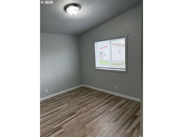 700 N MILL St 21, Creswell, OR 97426