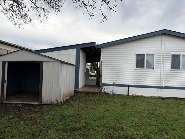 700 N MILL St 21, Creswell, OR 97426