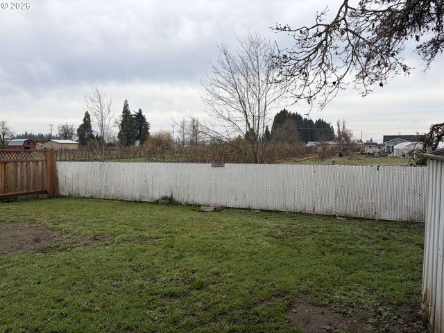 700 N MILL St 21, Creswell, OR 97426