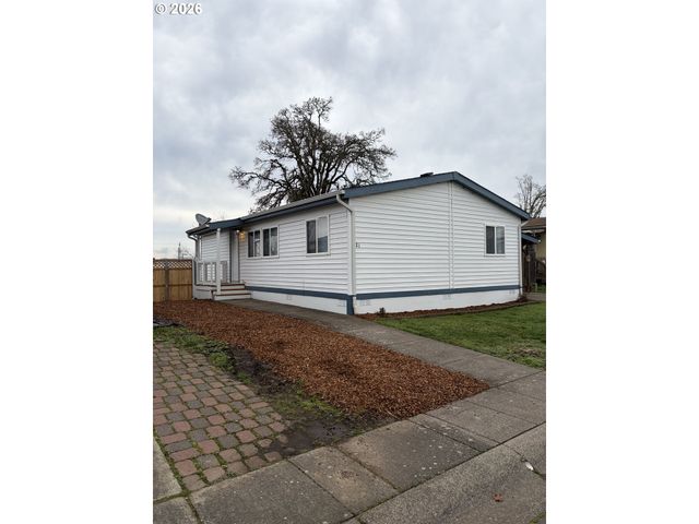 700 N MILL St 21, Creswell, OR 97426