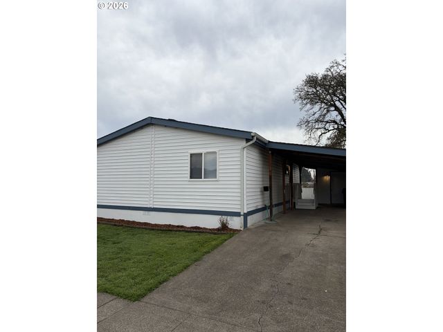 700 N MILL St 21, Creswell, OR 97426
