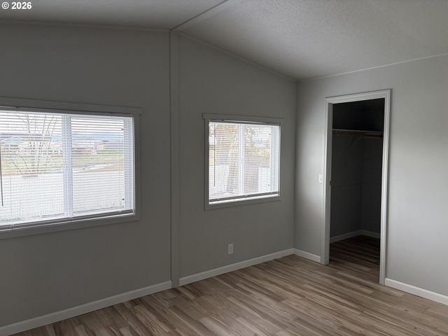 700 N MILL St 21, Creswell, OR 97426