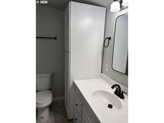 700 N MILL St 21, Creswell, OR 97426