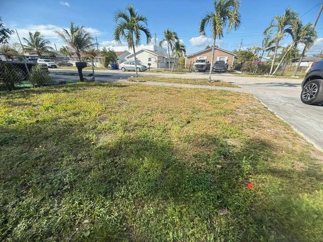 5836 Wiley Street, Hollywood, FL 33023