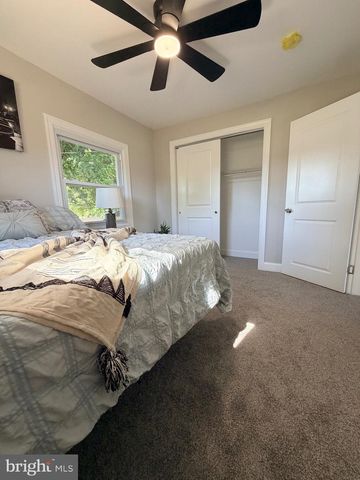 6 MERRY RD, Newark, DE 19713