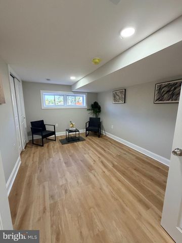 6 MERRY RD, Newark, DE 19713