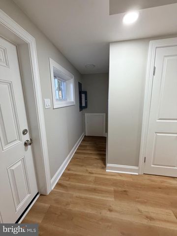 6 MERRY RD, Newark, DE 19713