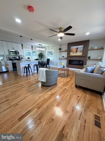 6 MERRY RD, Newark, DE 19713