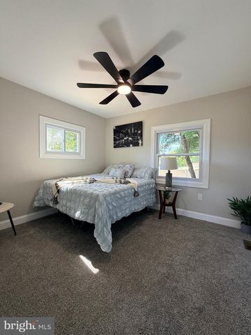 6 MERRY RD, Newark, DE 19713