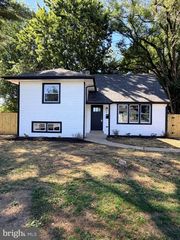 6 MERRY RD, Newark, DE 19713